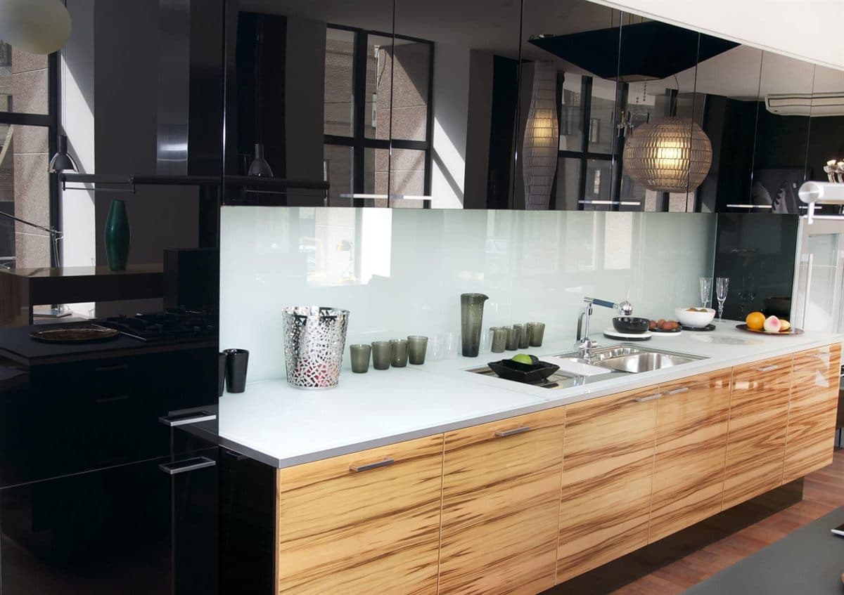 Cocina a medida fabricada por Muebles Ricoy en Noia