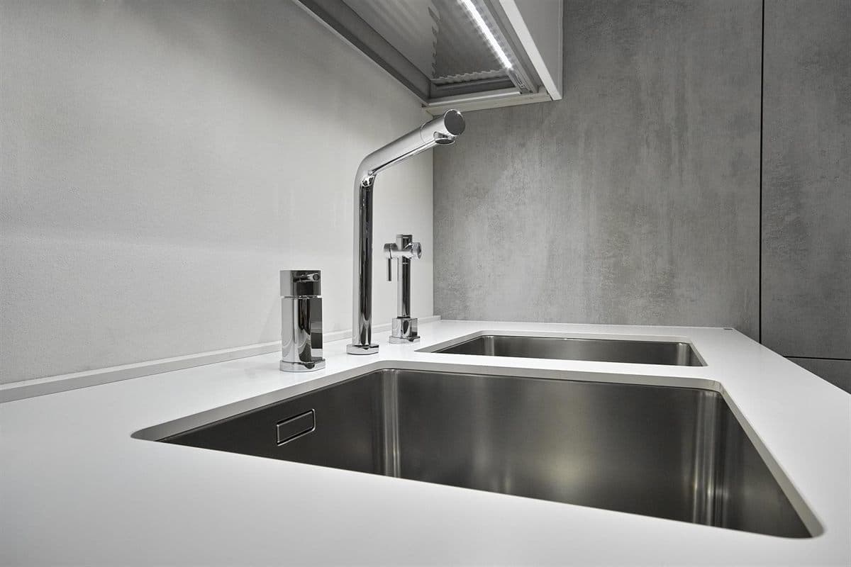 Cocina a medida fabricada por Muebles Ricoy en Noia
