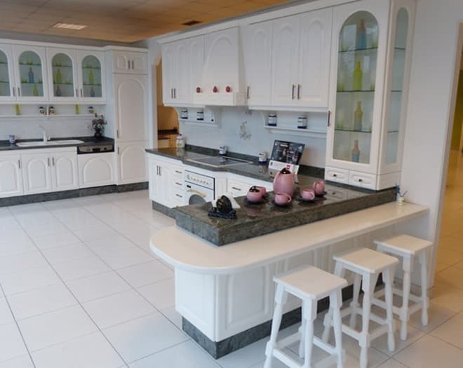 Cocina a medida fabricada por Muebles Ricoy en Noia