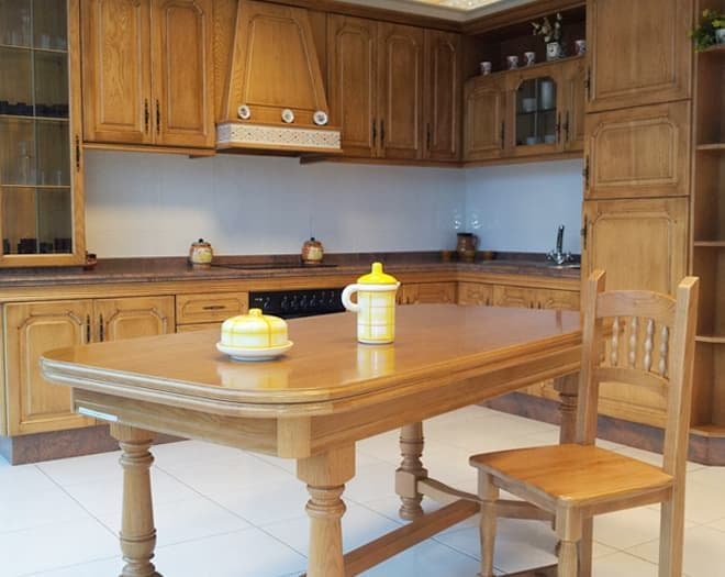 Cocina a medida fabricada por Muebles Ricoy en Noia