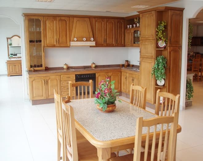 Cocina a medida fabricada por Muebles Ricoy en Noia