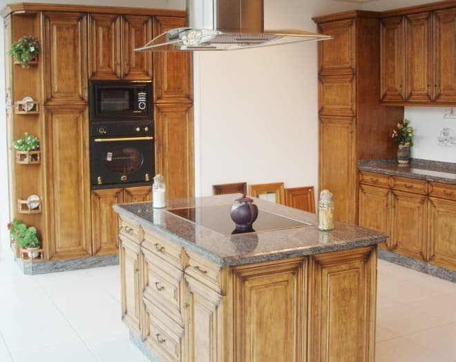 Cocina a medida fabricada por Muebles Ricoy en Noia