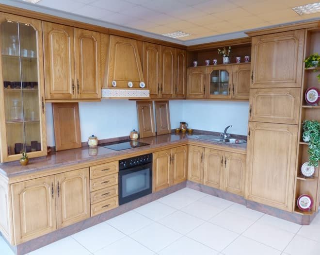 Cocina a medida fabricada por Muebles Ricoy en Noia