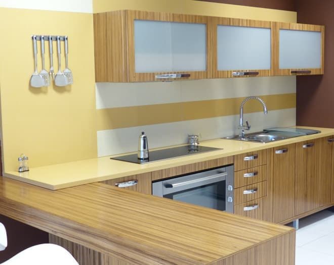 Cocina a medida fabricada por Muebles Ricoy en Noia