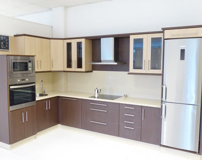 Cocina a medida fabricada por Muebles Ricoy en Noia