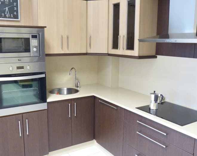 Cocina a medida fabricada por Muebles Ricoy en Noia