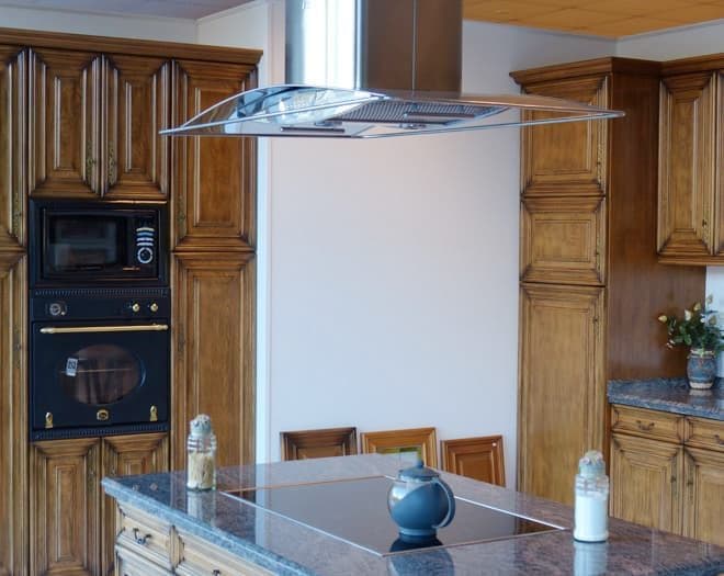 Cocina a medida fabricada por Muebles Ricoy en Noia