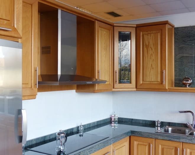 Cocina a medida fabricada por Muebles Ricoy en Noia